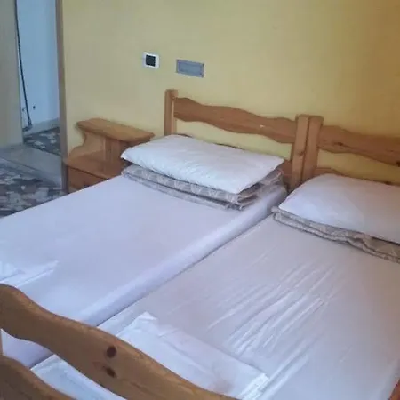 Di Hostel *